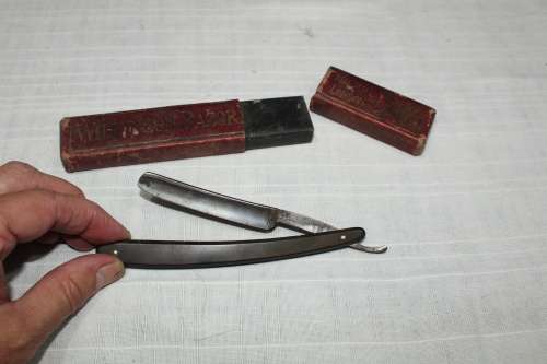 Vintage cutthroat razor - Wilkinson - original box!