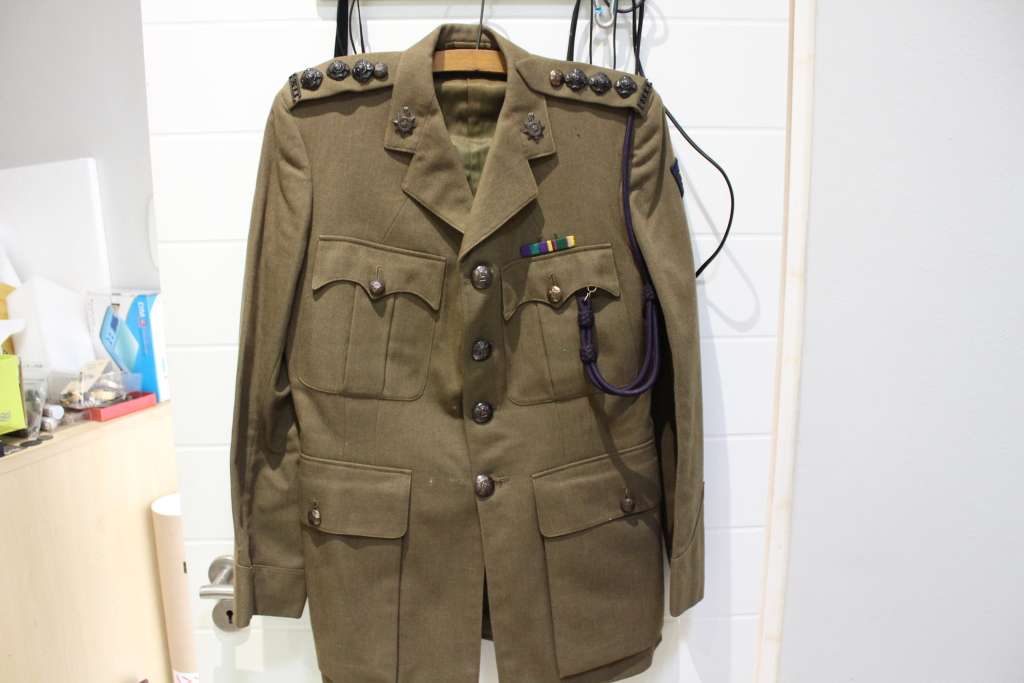 Military jacket - British.....with badges and rank - see below.....