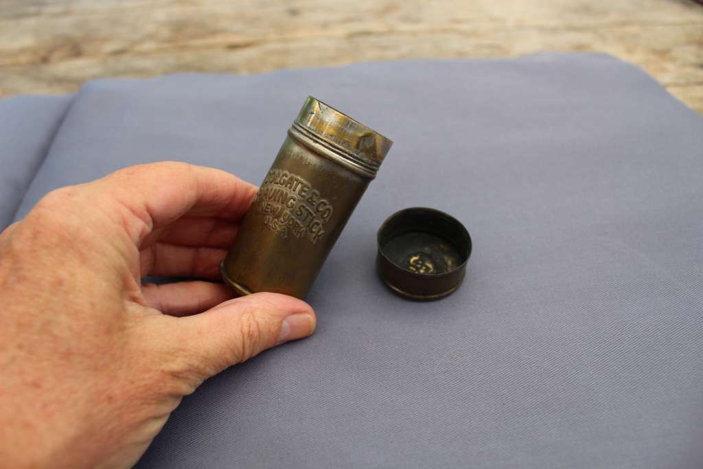 Razor and Shaving collectors!! Amazing Colgate tin.......