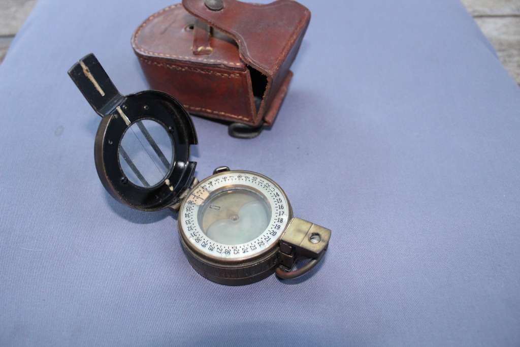 WWI British Officer`s Compass - 1916.....great find!......