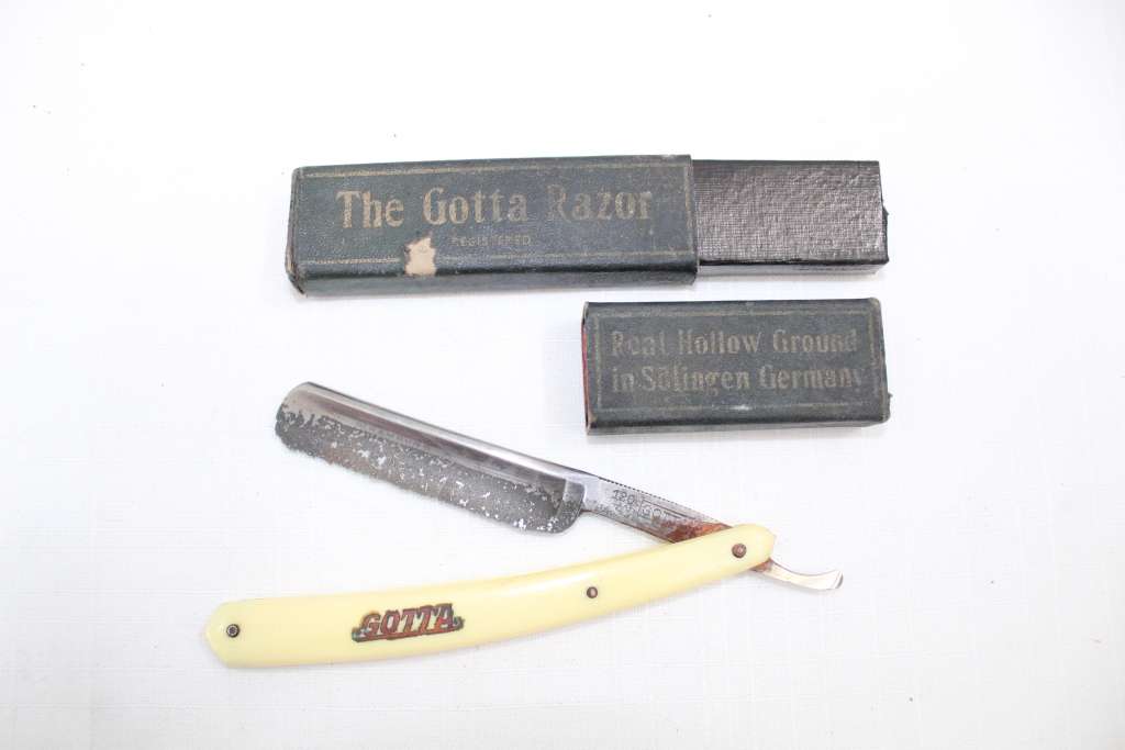 Gotta straight razor - reason for low price below......