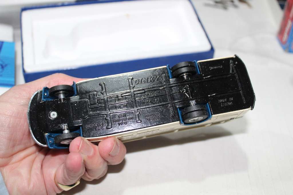 Dinky Collection - Mercedes Diesel Omnibus 1950 - unbelievable!!