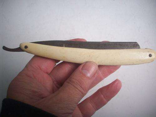 Cutthroat razor....bone handle....