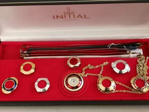 Initial ladies set