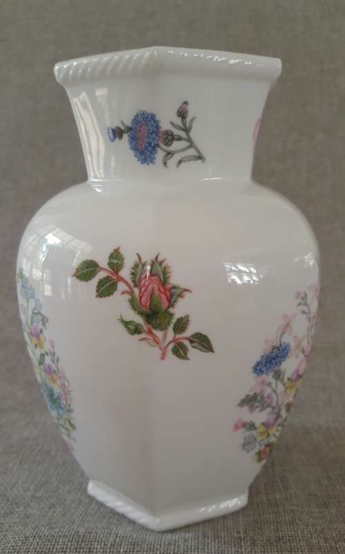 AN EXQUISITE AYNSLEY "WILD TUDOR'" HEXAGONAL PANELLED BONE CHINA VASE