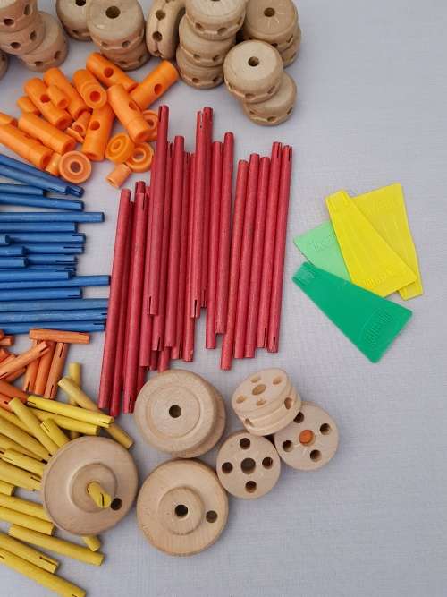 ORIGINAL 1960'S TINKERTOY CONSTRUCTION SET NO 146