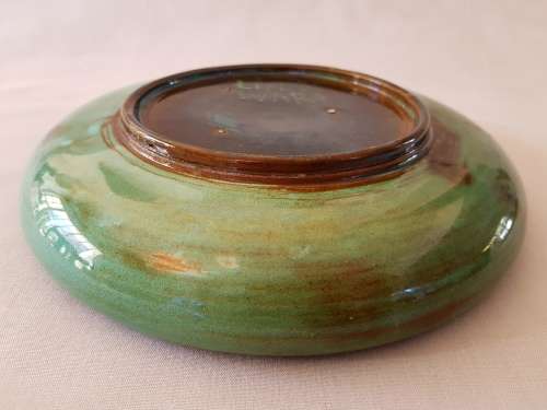 LINN WARE STUDIO POTTERY - FLAT BOWL IN MOTTLED GREEN GLAZE C.1940's
