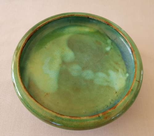 LINN WARE STUDIO POTTERY - FLAT BOWL IN MOTTLED GREEN GLAZE C.1940's
