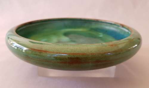 LINN WARE STUDIO POTTERY - FLAT BOWL IN MOTTLED GREEN GLAZE C.1940's