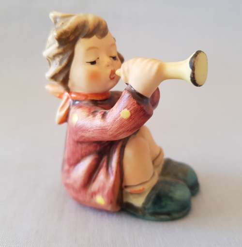 Delightfull Hummel Goebel Figurine # 391 "Girl with Trumpet"