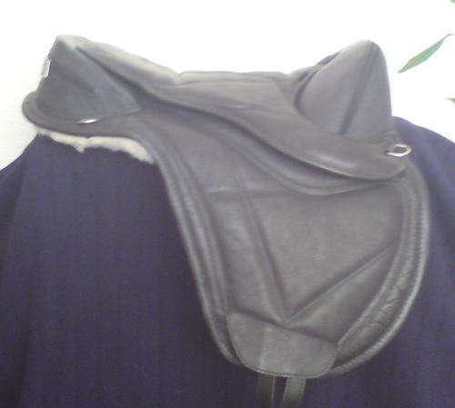 Black 18" Treeless Saddle