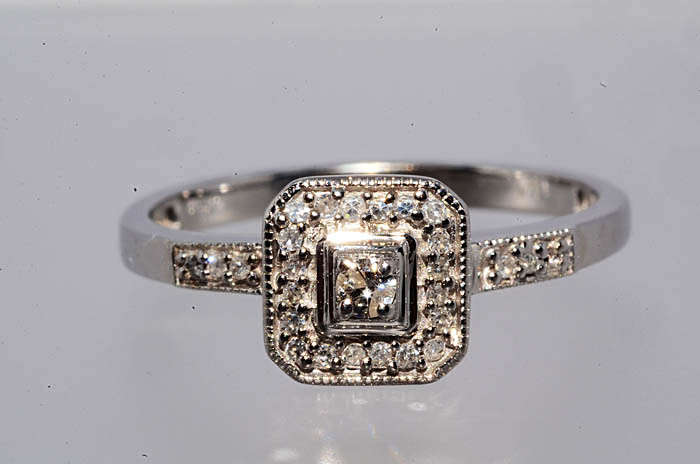 STUNNING 10K SOLID WHITE GOLD DIAMOND RING! 0.350CTS  VALUE : R16'713.00