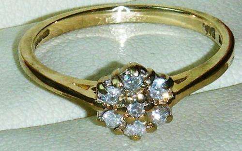 STUNNING  9K SOLID YELLOW GOLD DIAMOND FLOWER RING! 0.200CTS  VALUE : R8'664.00