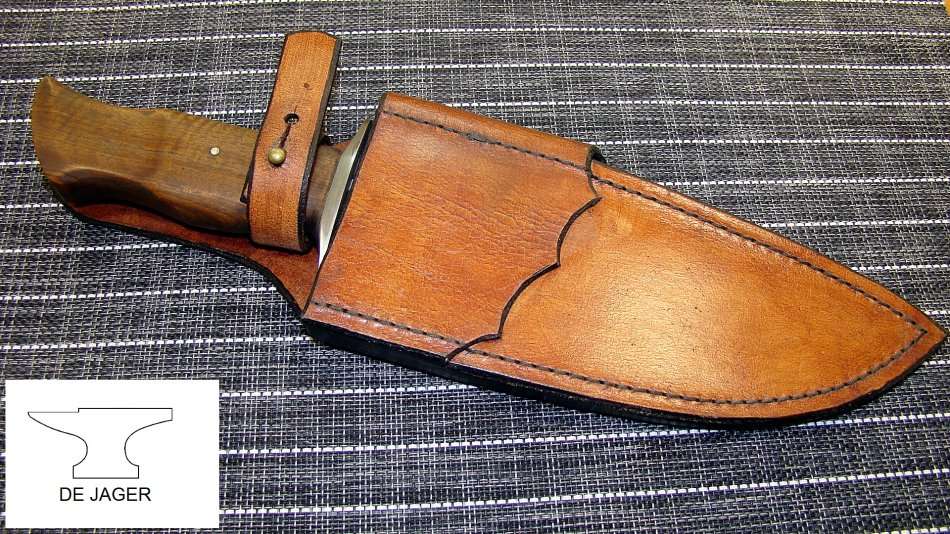 Handmade Knife , 5160 Bowie tipe , Tamboti Handle