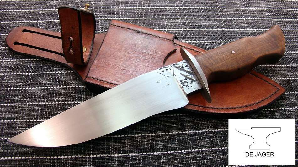 Handmade Knife , 5160 Bowie tipe , Tamboti Handle
