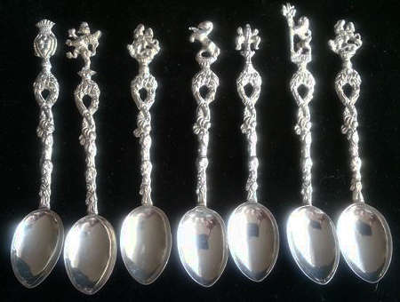 SET OF ORNATE ORNATE VINTAGE SILVER TONE TEA SPOONS AND CAKE FORKS