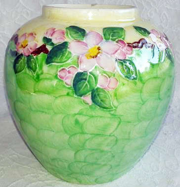 VINTAGE, HAND PAINTED, MALING FRUIT  BOWL IN THE BROCADE DESIGN, MADE IN ENGLAND.