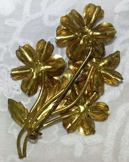 VINTAGE BROOCH, BLACK ENAMEL CLUSTER OF FLOWERS EACH PETAL WITH GILDED EDGES AND DIAMANTE CENTRES