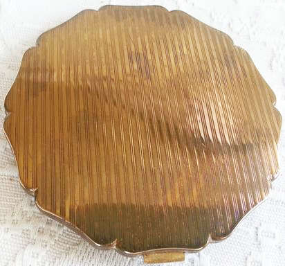 VINTAGE, STRATTON LADIES POWDER COMPACT WITH A HAND PAINTED IN ENAMELS WITH CRACKLED SURFACE