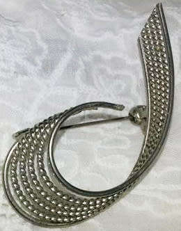 STYLISH VINTAGE SILVER TONE BROOCH