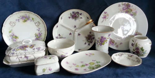 VINTAGE LIMOGES FRANCE DINNER PLATE WITH VIOLET DESIGN, PERFECT CONDITION