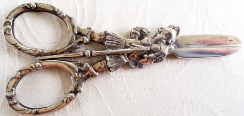 ANTIQUE LATE 19thC GERMAN SILVER CAVALIER SOLDIER FIGURAL GRAPE SCISSORS
