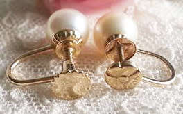 VINTAGE PEARL SCREW ON EARRINGS SET IN 10kt GOLD