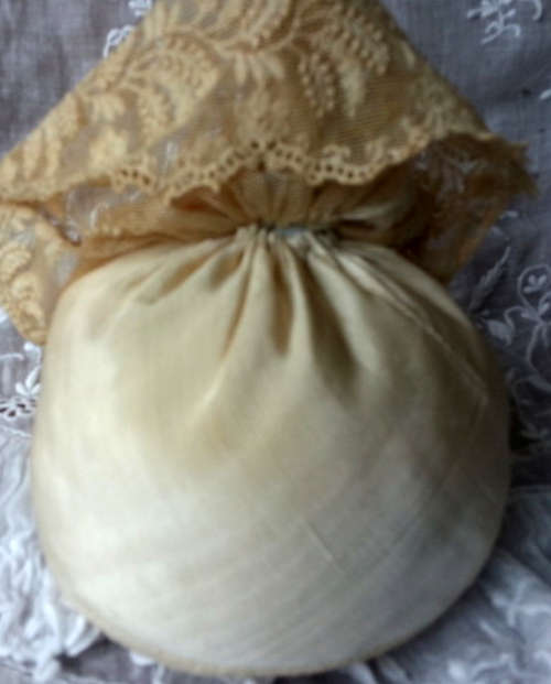 COLLECTIBLE ANTIQUE / VINTAGE PORCELAIN PIN CUSHION FLAPPER HALF DOLL