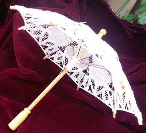 VINTAGE, WHITE BATTENBURG LACE UMBRELLA / PARASOL WOODEN HANDLE, PERFECT FOR DOLL DISPLAY !!!
