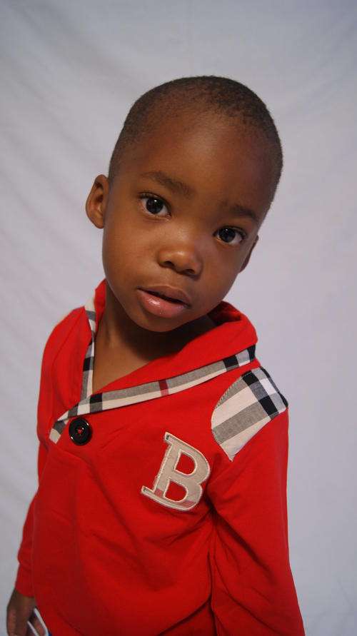 Burberry - Boys long sleeve sweater available in Red, Black and Light Grey, sizes 2-5!!