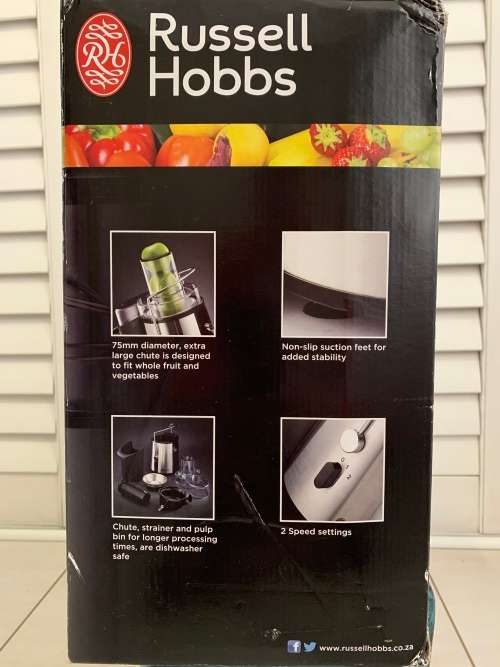 700W Russell Hobbs Juice Extractor (Never been used, box has a little damage)