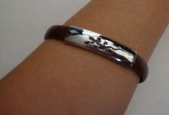 Leather arm band - brown with gecko design with clasp