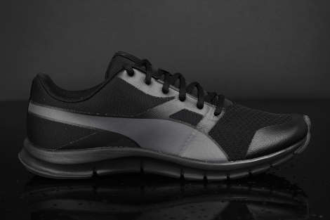 PUMA ORIGNAL FLEXRACER SOFTFOAM FOR MEN SIZE UK 6 (SA 6) !!!!!MARKET VALUE R1499.99