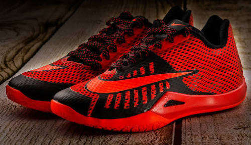 NIKE ORIGNAL HYPERLIVE FOR MEN SIZE UK 10(SA 10)!!!MARKET VALUE R2500-00