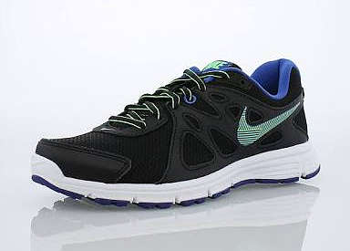 NIKE ORIGNAL REVOLUTION 2 FOR LADIES SIZE UK 5 (SA 5 )!!!!MARKET VALUE R1500-00