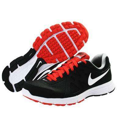 NIKE ORIGNAL REVOLUTION 2 FOR MEN SIZE UK 7 (SA 7)!!!MARKET VALUE R1699.99