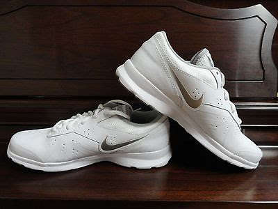 NIKE ORIGNAL CORE MOTION TR2 FOR WOMEN SIZE UK 7.5 (SA 7.5)!!!!!MARKET VALUE R1999.99