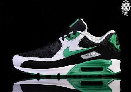 NIKE ORIGNAL AIR MAX 90 ESSENTIAL FOR MEN SIZE UK 11 (SA 11)!!!!!MARKET VALUE R1999.99