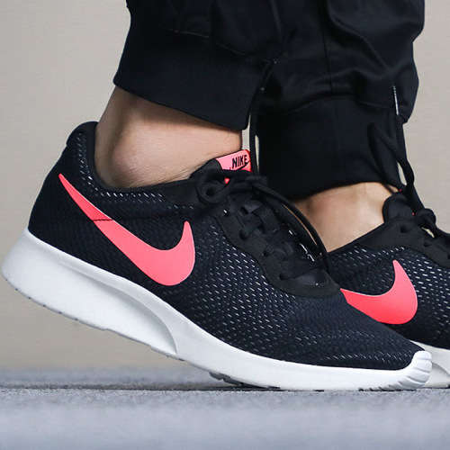 NIKE ORIGNAL TANJUN SE FOR MEN SIZE UK 6 (SA 6)!!!!!MARKET VALUE R1499.99