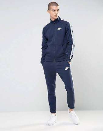 NIKE ORIGNAL FULL TRACKSUIT FOR MEN SIZE LARGE !!!!!! MARKET VALUE R1499.99