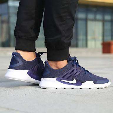 NIKE ORIGINAL ARROWZ FOR MEN SIZE UK 8 (SA 8) !!!MARKET VALUE R1799.99