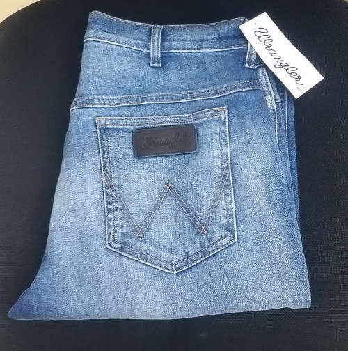 WRANGLER ORIGNAL LARSTON SLIM JEANS FOR MEN SIZE 32 !!!!!!MARKET VALUE R999.99