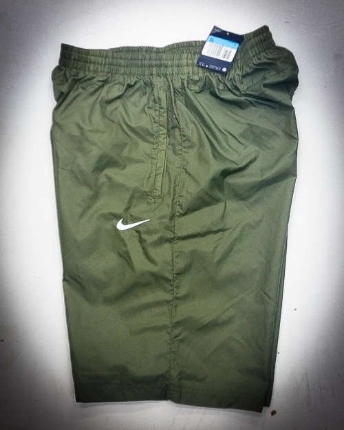 NIKE ORIGINAL MENS SHORTS SIZE LARGE !!!!!! MARKET VALUE R499.99