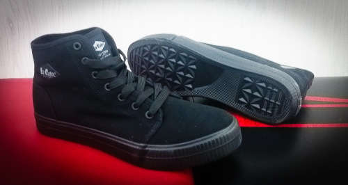 LEE COOPER ORIGINAL STERLING SNEAKER FOR MEN SIZE UK 9 (SA 9) !!!MARKET VALUE R699.99