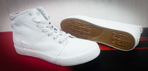 LEE COOPER ORIGINAL STERLING SNEAKER FOR MEN SIZE UK 7 (SA 7) !!!MARKET VALUE R699.99