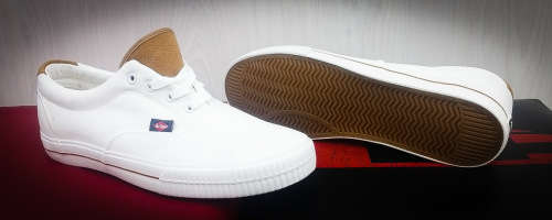 LEE COOPER ORIGINAL GARY SNEAKER FOR MEN SIZE UK 10 (SA 10) !!!MARKET VALUE R699.99