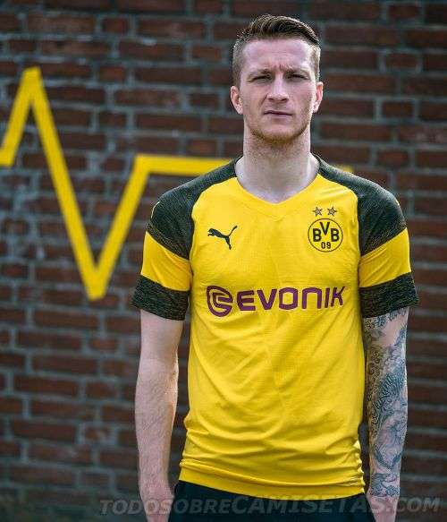DORTMUND OFFICIAL HOME KIT SIZE LARGE !!!!!! MARKET VALUE R1299.99