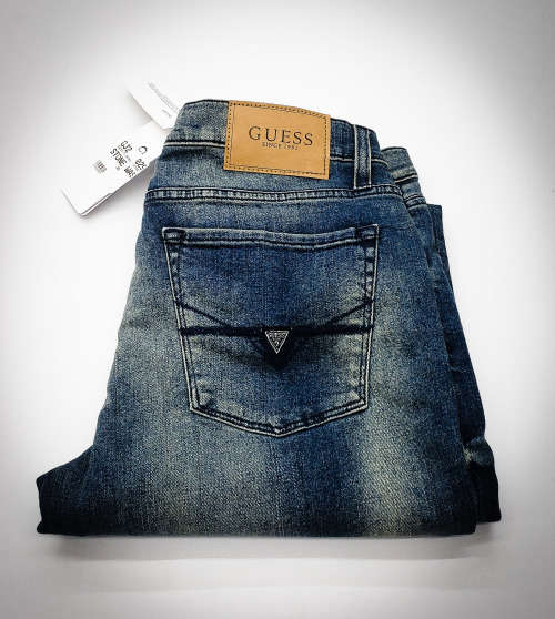 GUESS SLIM TAPERED  JEANS FOR MEN SIZE W36 L34 !!!!!!MARKET VALUE R999.99