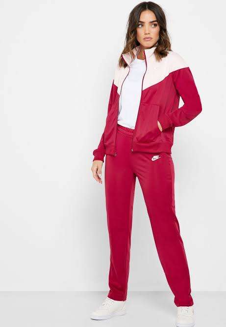 NIKE ORIGINAL FULL TRACKSUIT FOR WOMEN SIZE SMALL  !!!!!! MARKET VALUE R1499.99