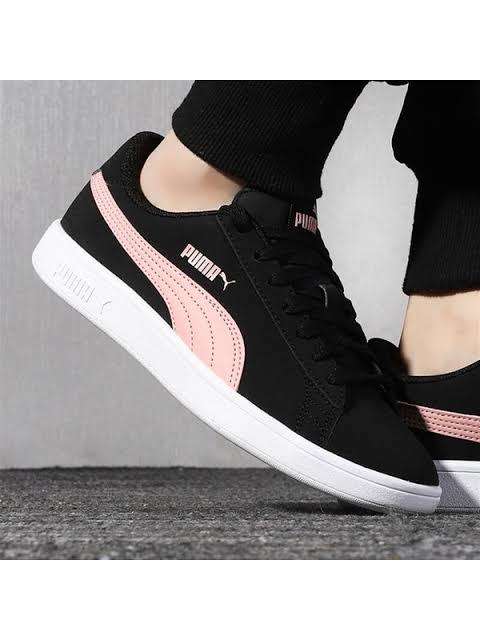 Puma Original Smash V2 For Women Size Uk 7 (Sa 7) !!!!!!  Value R1399.99